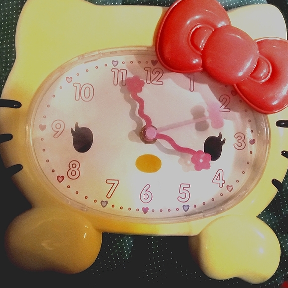 Sanrio Other - Hello Kitty Sanrio old school wall clock